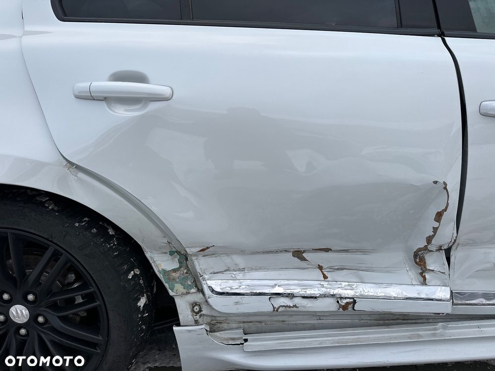 Suzuki Kizashi 2.4 4x4 CVT Sport - 24