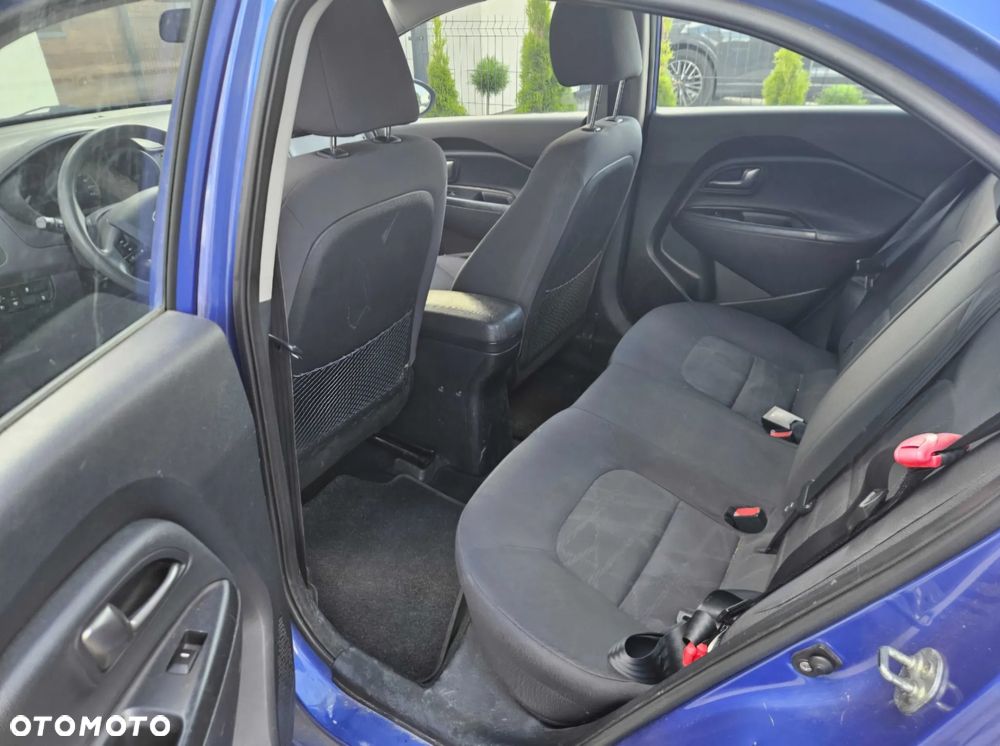 Kia Rio 1.2 L - 5