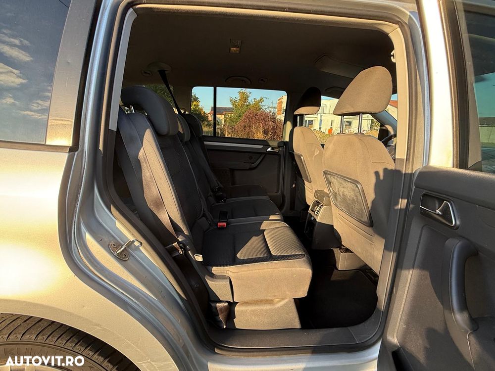 Volkswagen Touran - 14