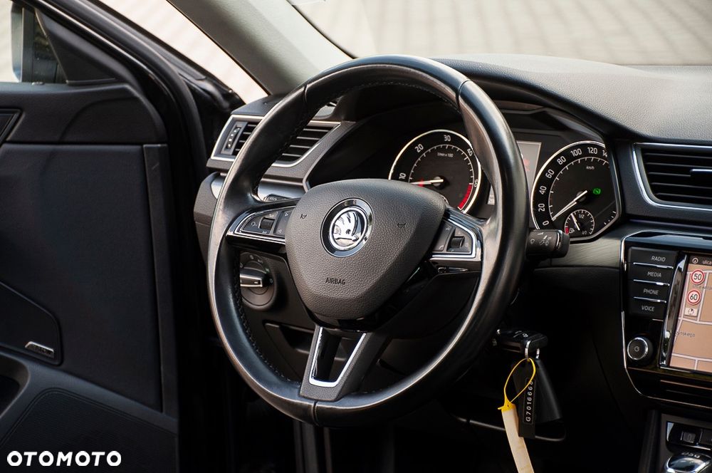 Skoda Superb 2.0 TDI DSG Sportline - 22