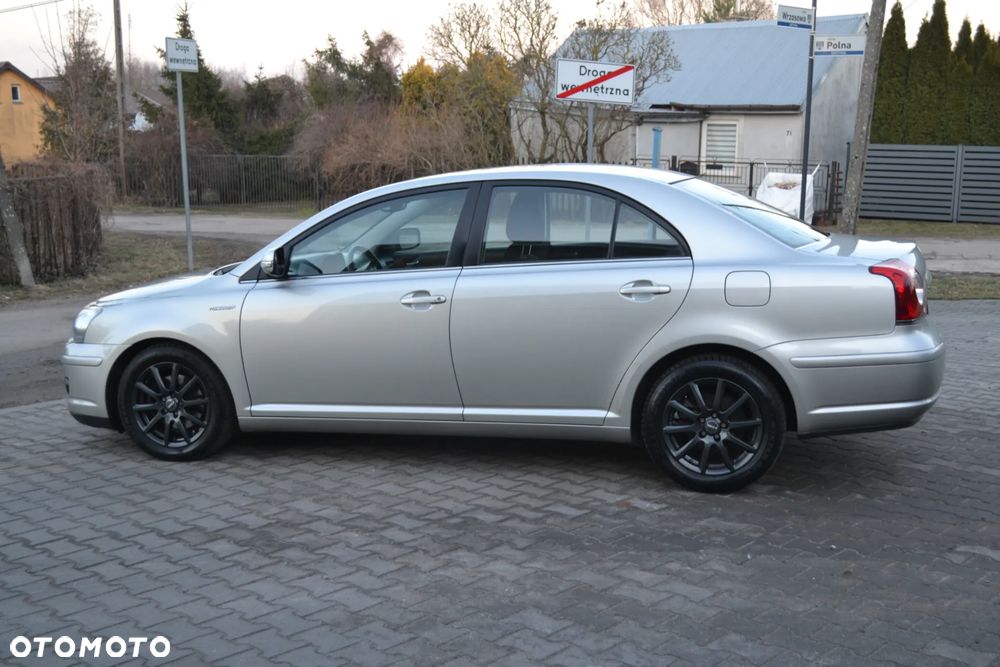 Toyota Avensis 2.0 VVT-i Executive - 6