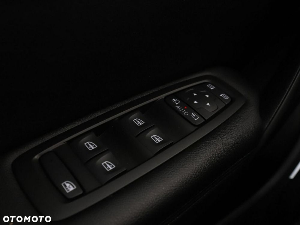 Renault Megane ENERGY TCe 205 EDC GT - 38