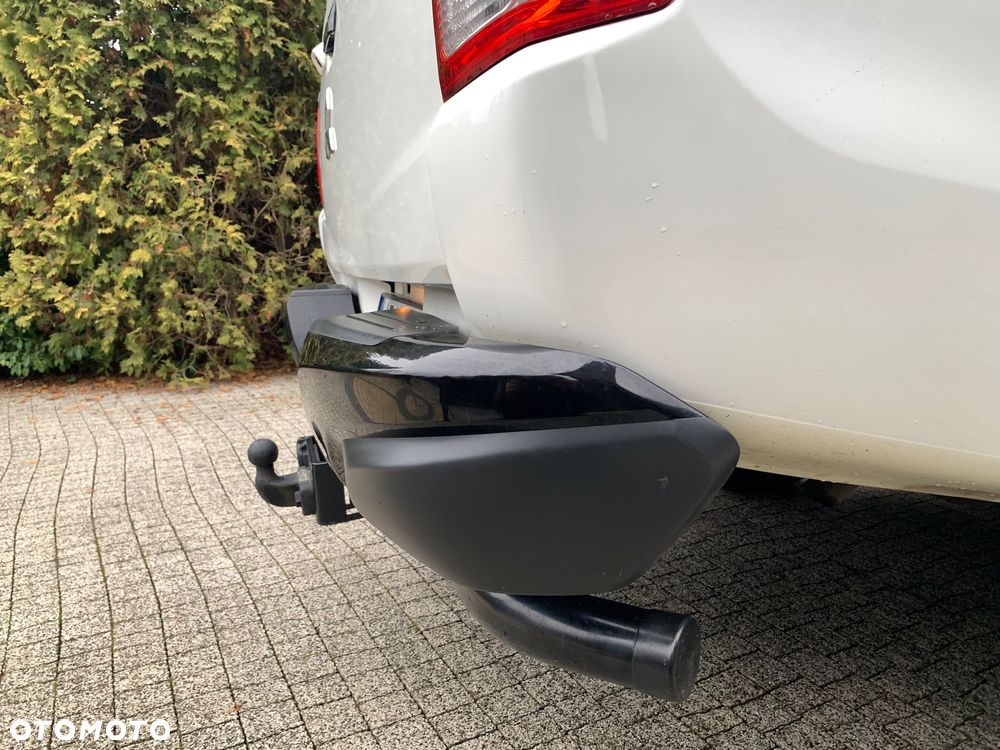 Mitsubishi L200 2.4 d DC Instyle Premiere Edition - 12