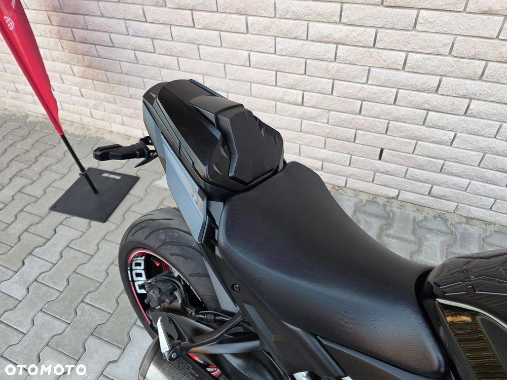 Suzuki GSX 1000 - 7