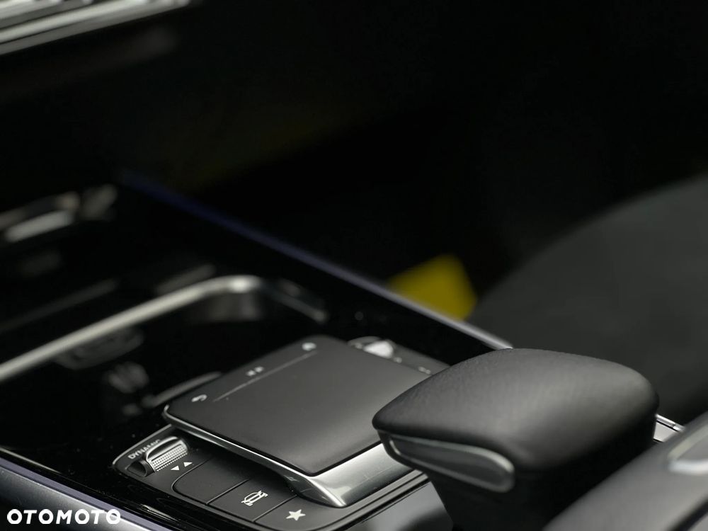 Mercedes-Benz GLB - 27