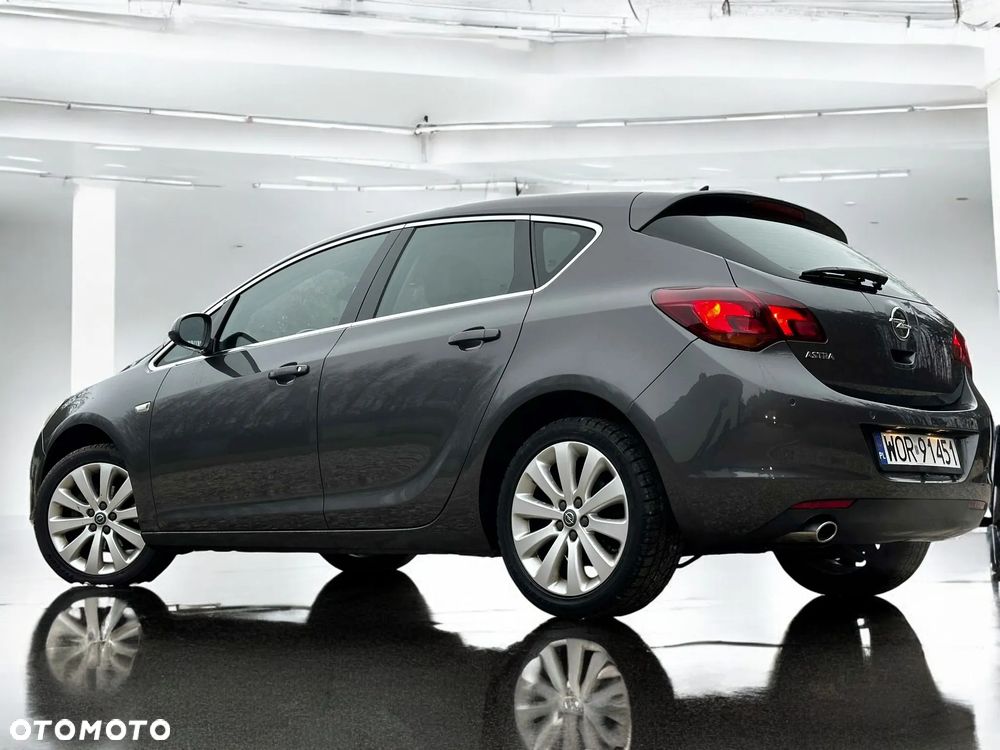 Opel Astra 1.4 T Cosmo - 14
