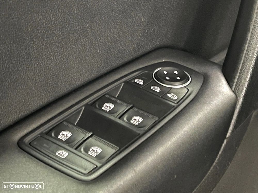 Renault Captur BLUE dCi 115 BUSINESS EDITION - 17