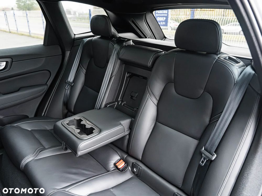 Volvo XC 60 B5 B AWD Plus Dark - 27