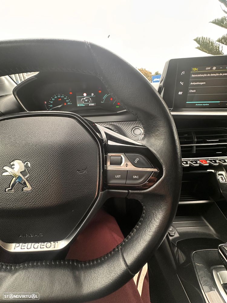 Peugeot e-208 Allure - 23