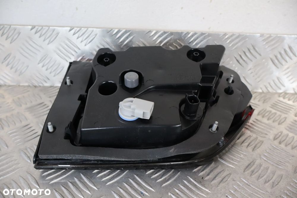 LAMPA TYLNA TYŁ PRAWA W KLAPE JEEP GRAND CHEROKEE IV 4 WK2 LIFT P68142944AJ 2017 - 10