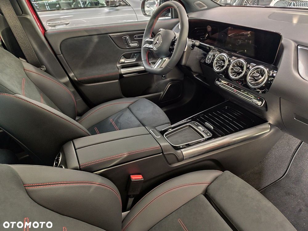 Mercedes-Benz GLA - 9