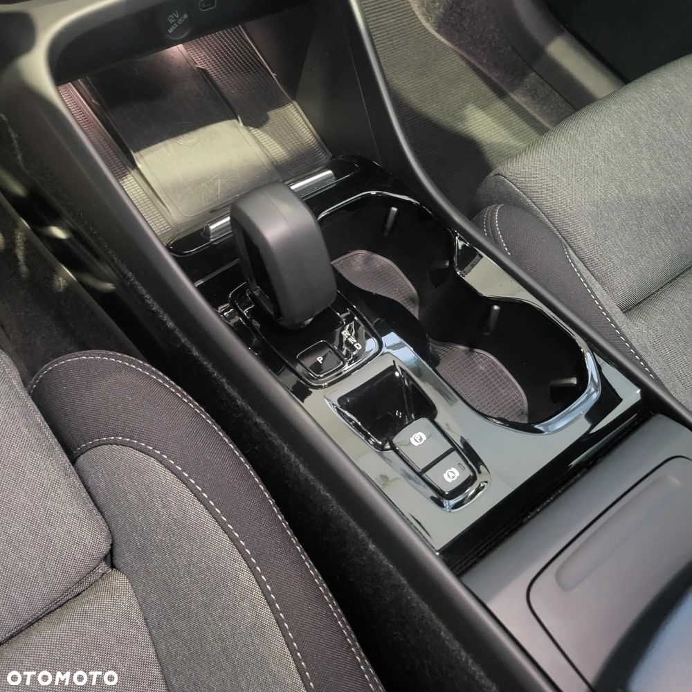 Volvo XC 40 B3 Plus Dark - 17