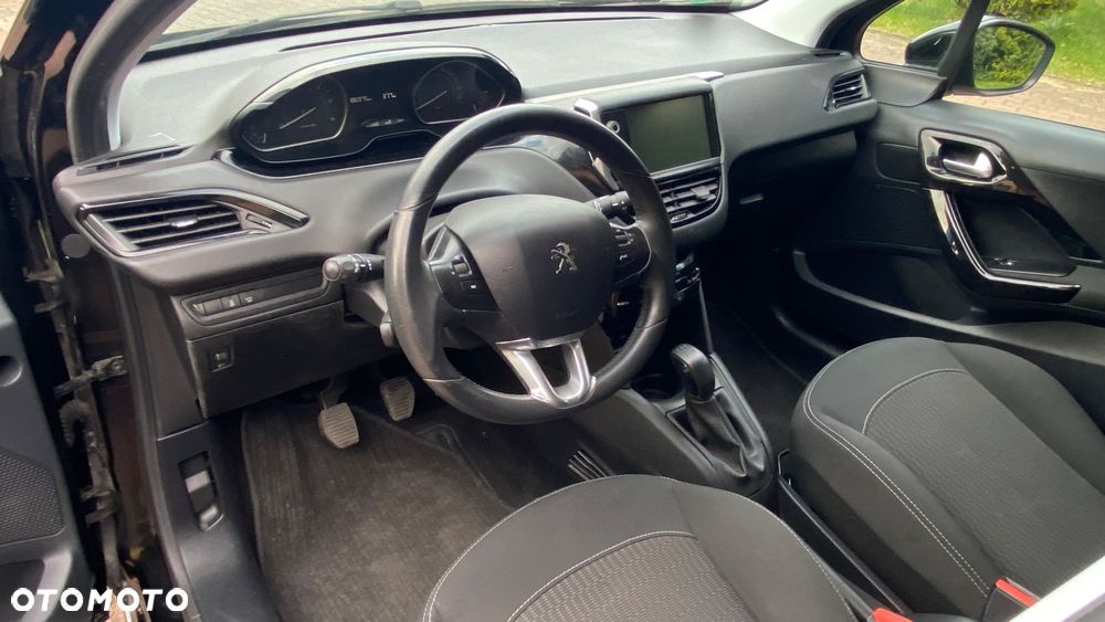 Peugeot 208 - 13