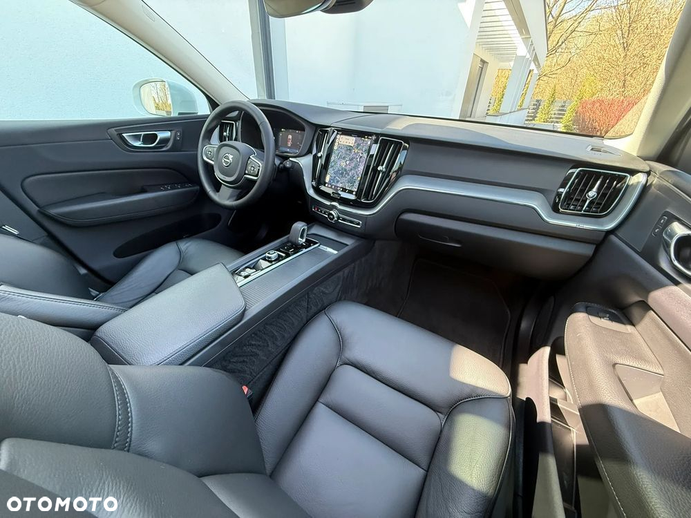 Volvo XC 60 T6 AWD Plug-in Hybrid Plus Bright - 32
