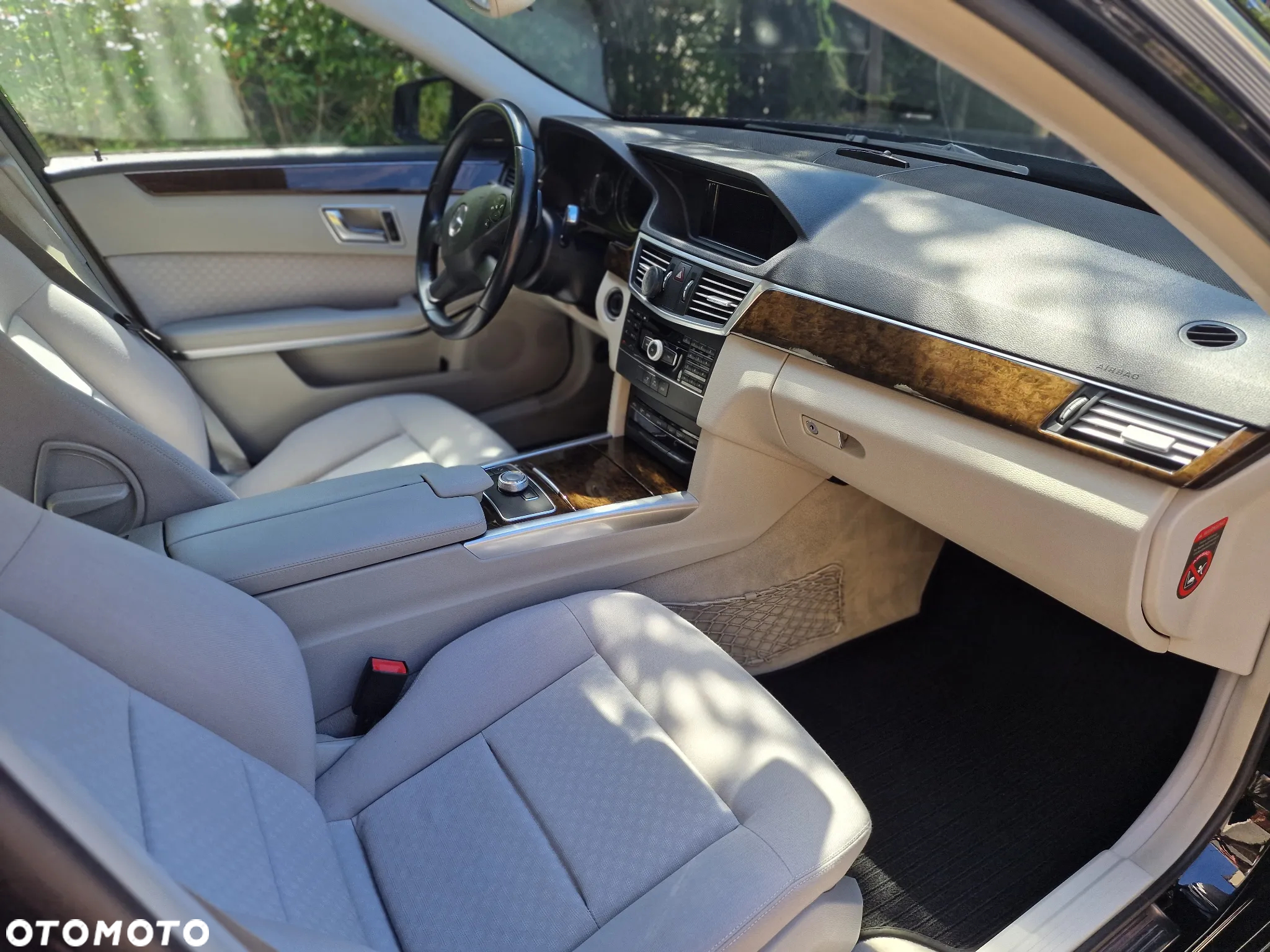 Mercedes-Benz Klasa E 200 CGI BlueEFFICIENCY 7G-TRONIC - 28