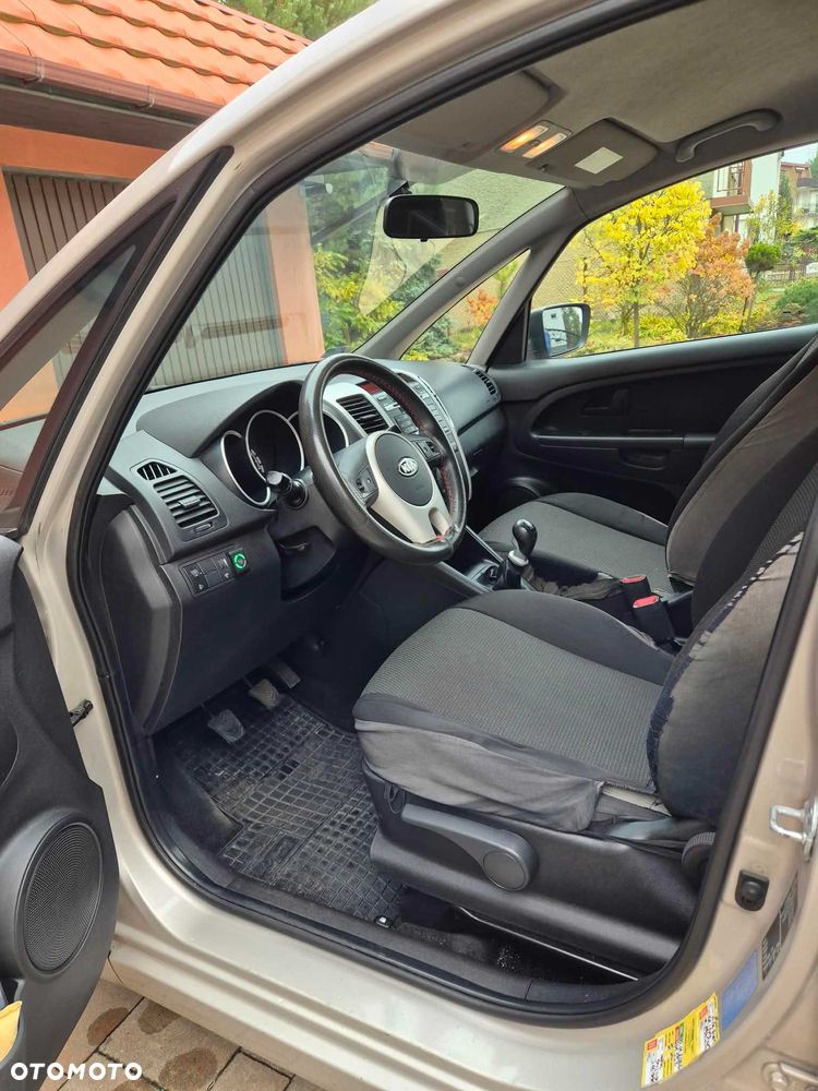 Kia Venga - 8