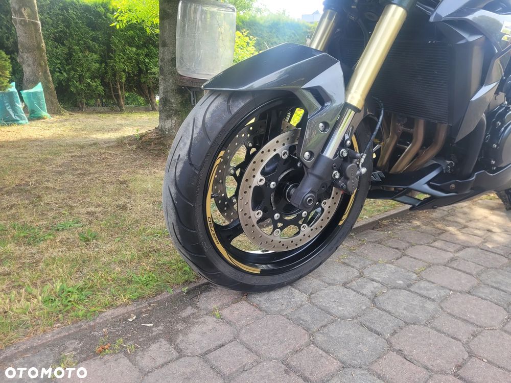 Suzuki GSR - 18