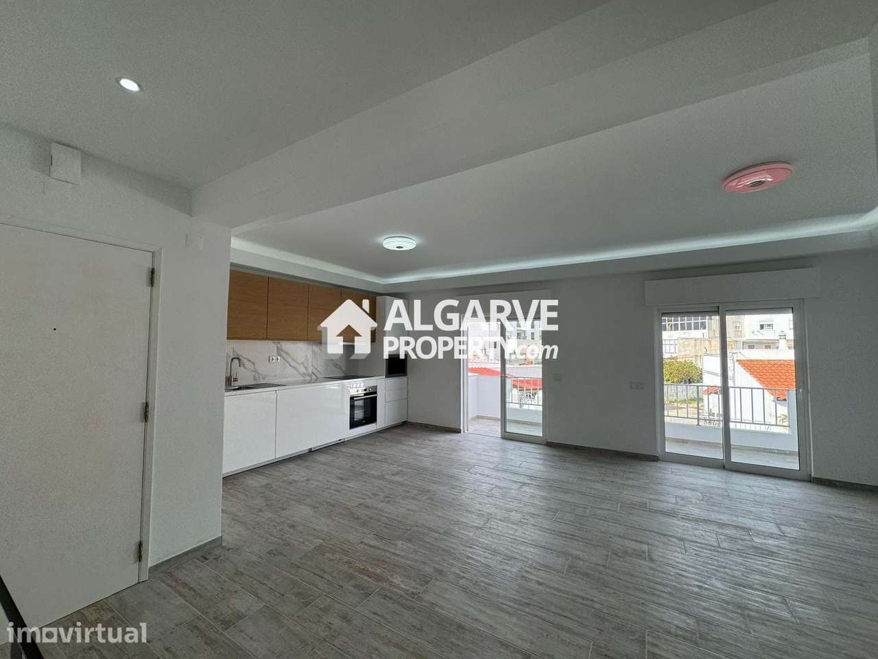 Apartamento T2 renovado em Quarteira, Algarve - Grande imagem: 2/15