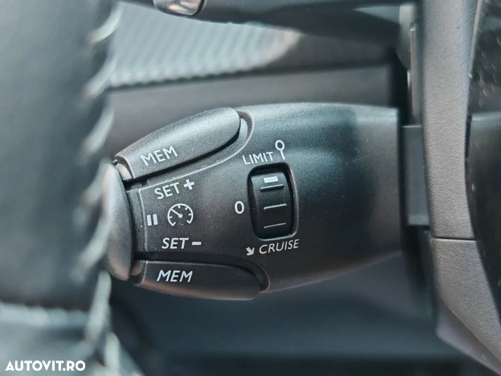 Peugeot 208 1.2L e-DCS6 MHEV Allure - 23