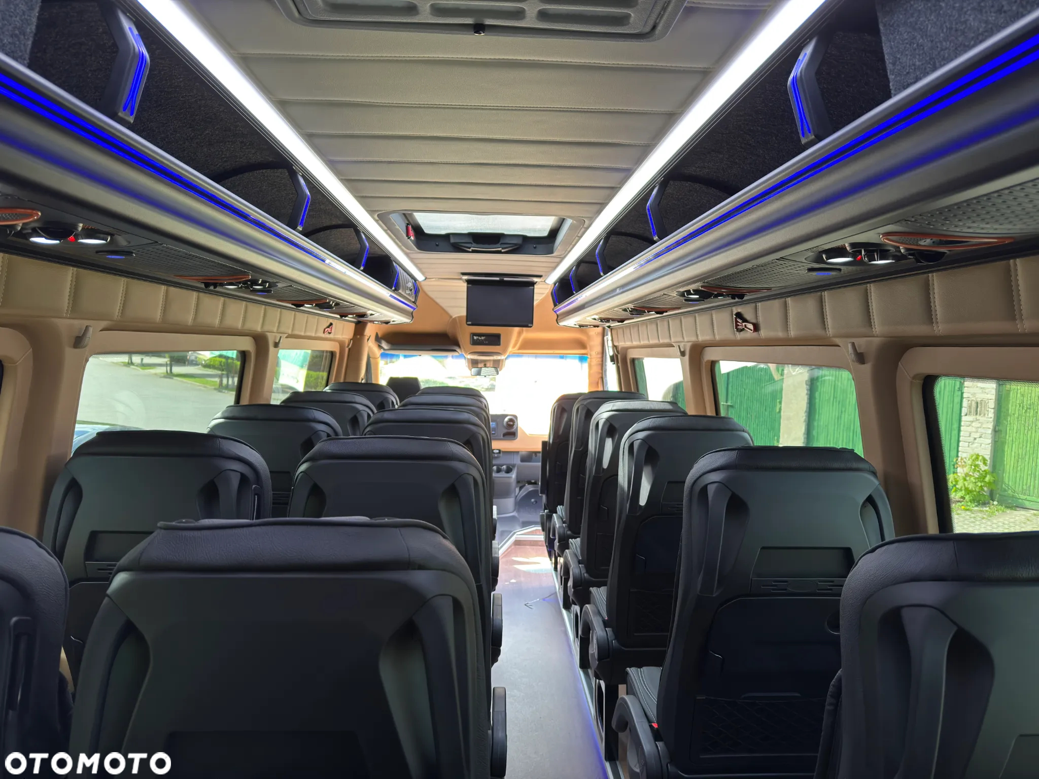 Mercedes-Benz Sprinter - 12