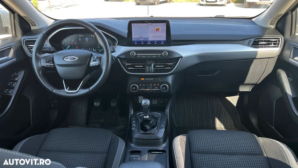 FORD Focus 2022 — imagine 10