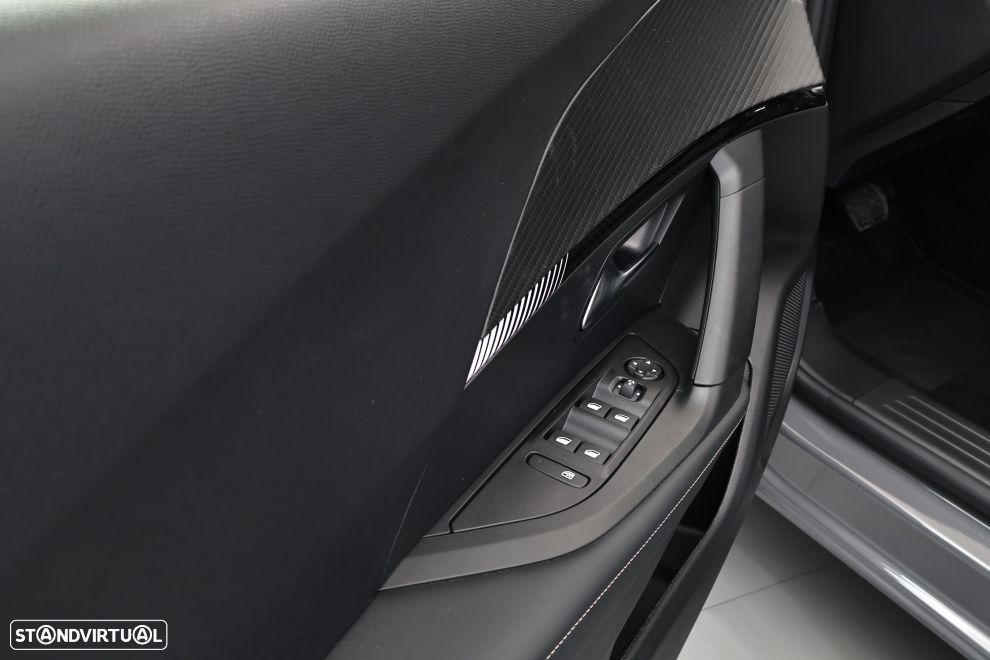 Peugeot e-2008 54 kWh Allure - 25