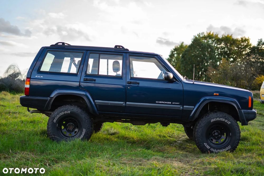 Jeep Cherokee 2.5 Sport - 12