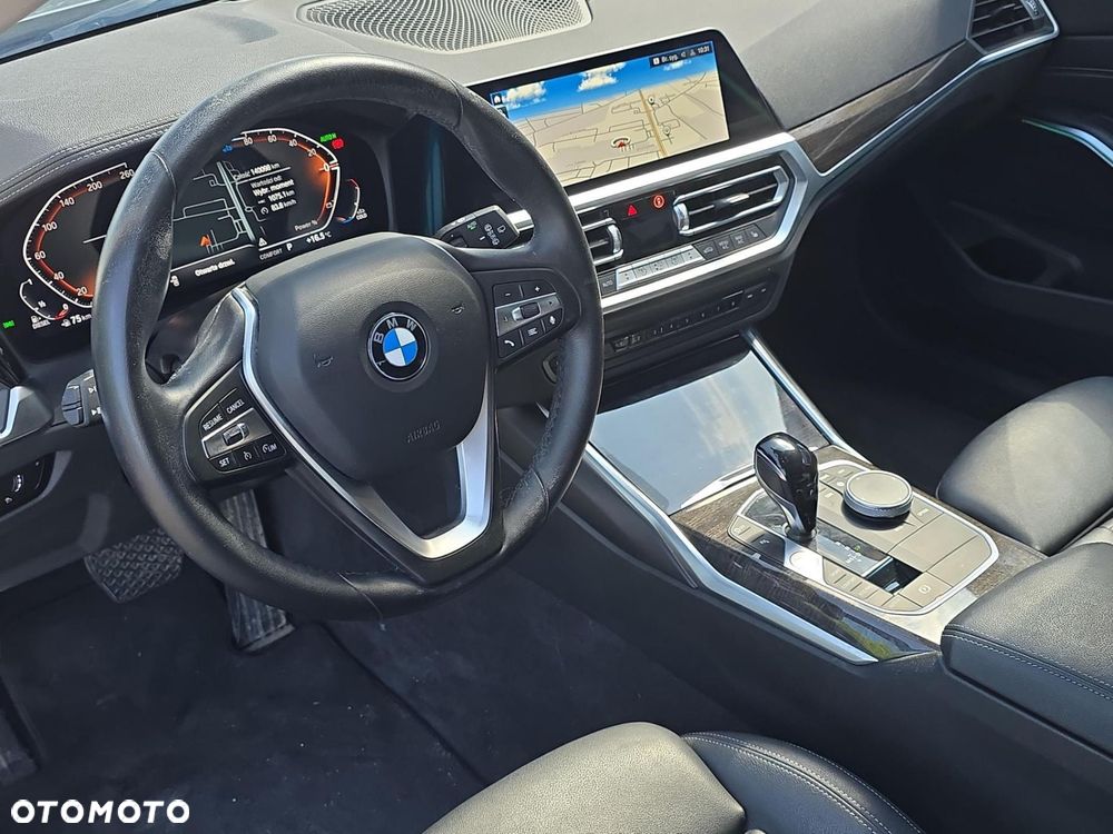 BMW Seria 3 320d Luxury Line sport - 17