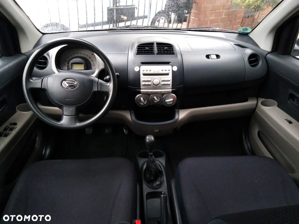 Daihatsu Sirion 1.0 - 6