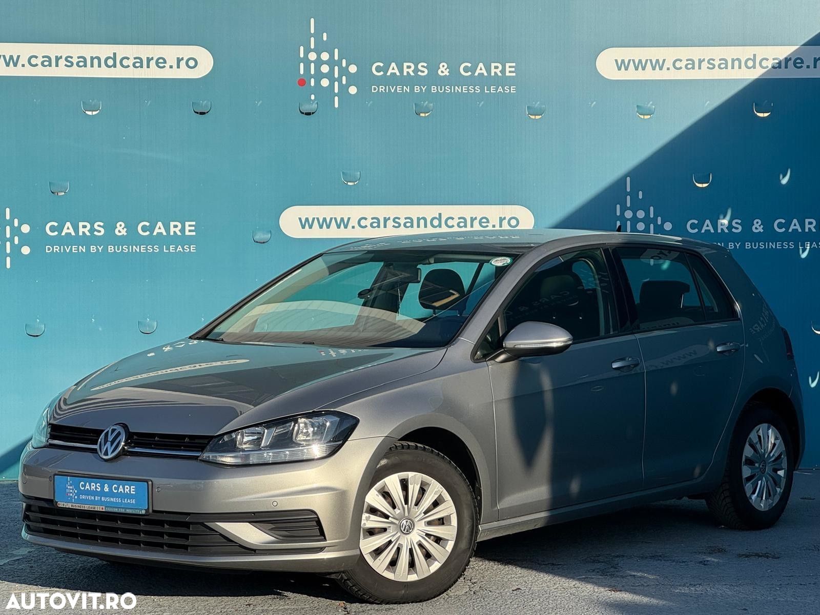 Volkswagen Golf - 1