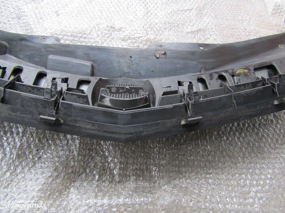 Grelha central Opel Astra GTC ano 2005  em bom estado - 10