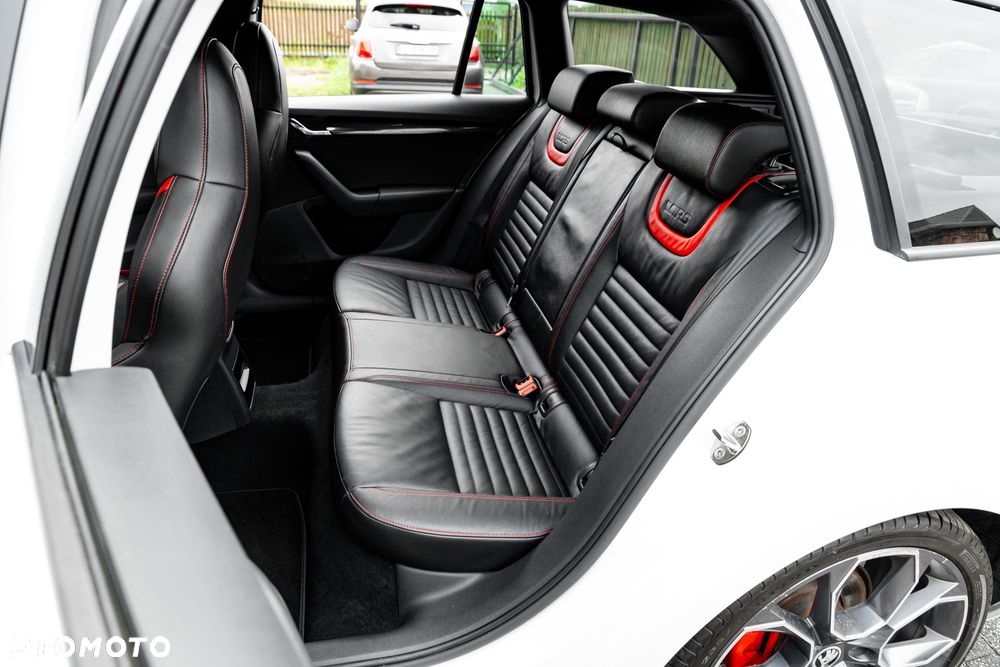 Skoda Octavia 2.0 TDI 4x4 DSG RS - 17