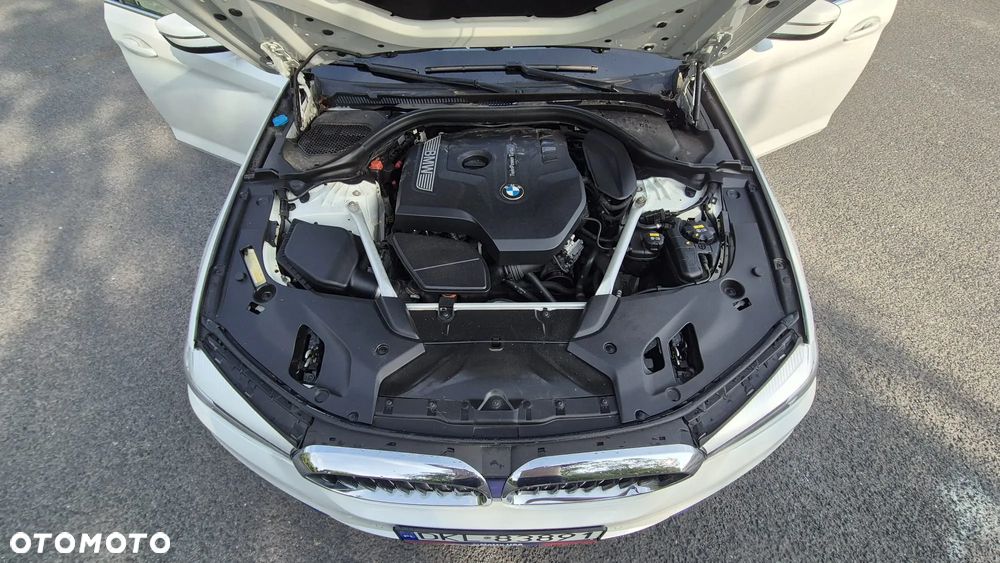 BMW Seria 5 530i GPF xDrive Sport Line sport - 21