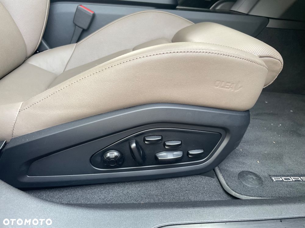 Porsche Taycan Turbo - 20