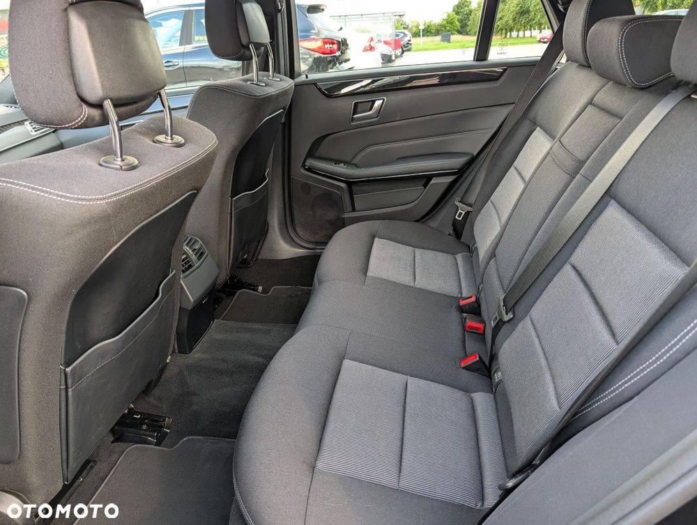 Mercedes-Benz Klasa E 250 7G-TRONIC Elegance - 11