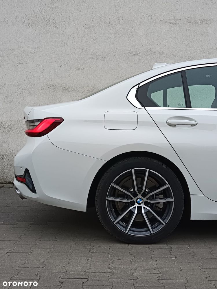 BMW Seria 3 330i xDrive Sport Line - 5