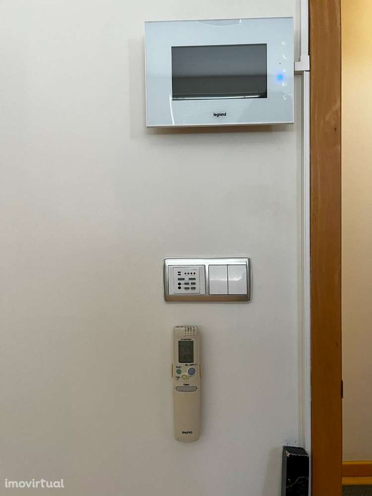 Escritórios com armazém e logradouro - Grande imagem: 3/22