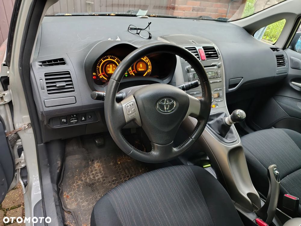 Toyota Auris 1.4 D-4D Premium - 4