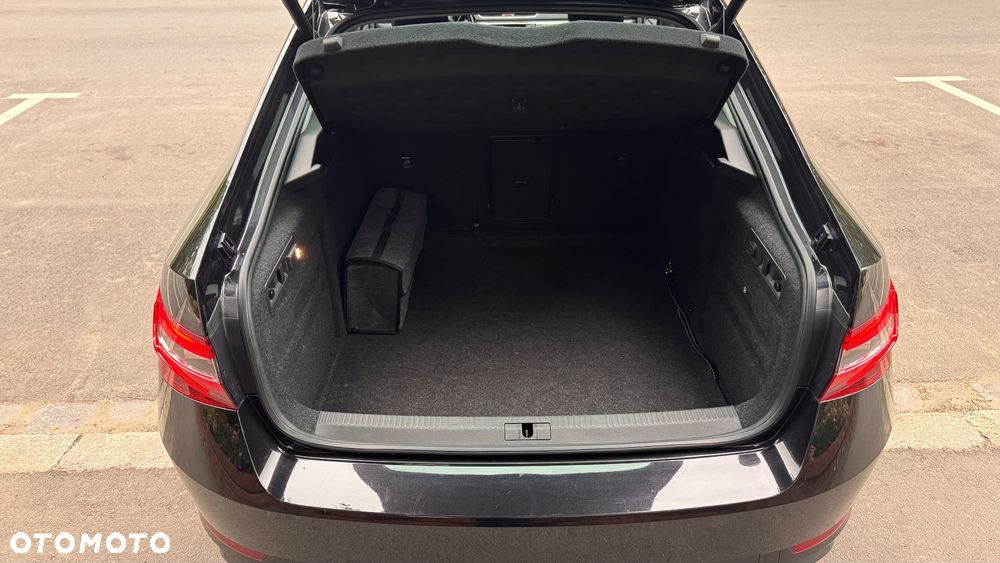 Skoda Superb 2.0 TDI Style DSG - 11