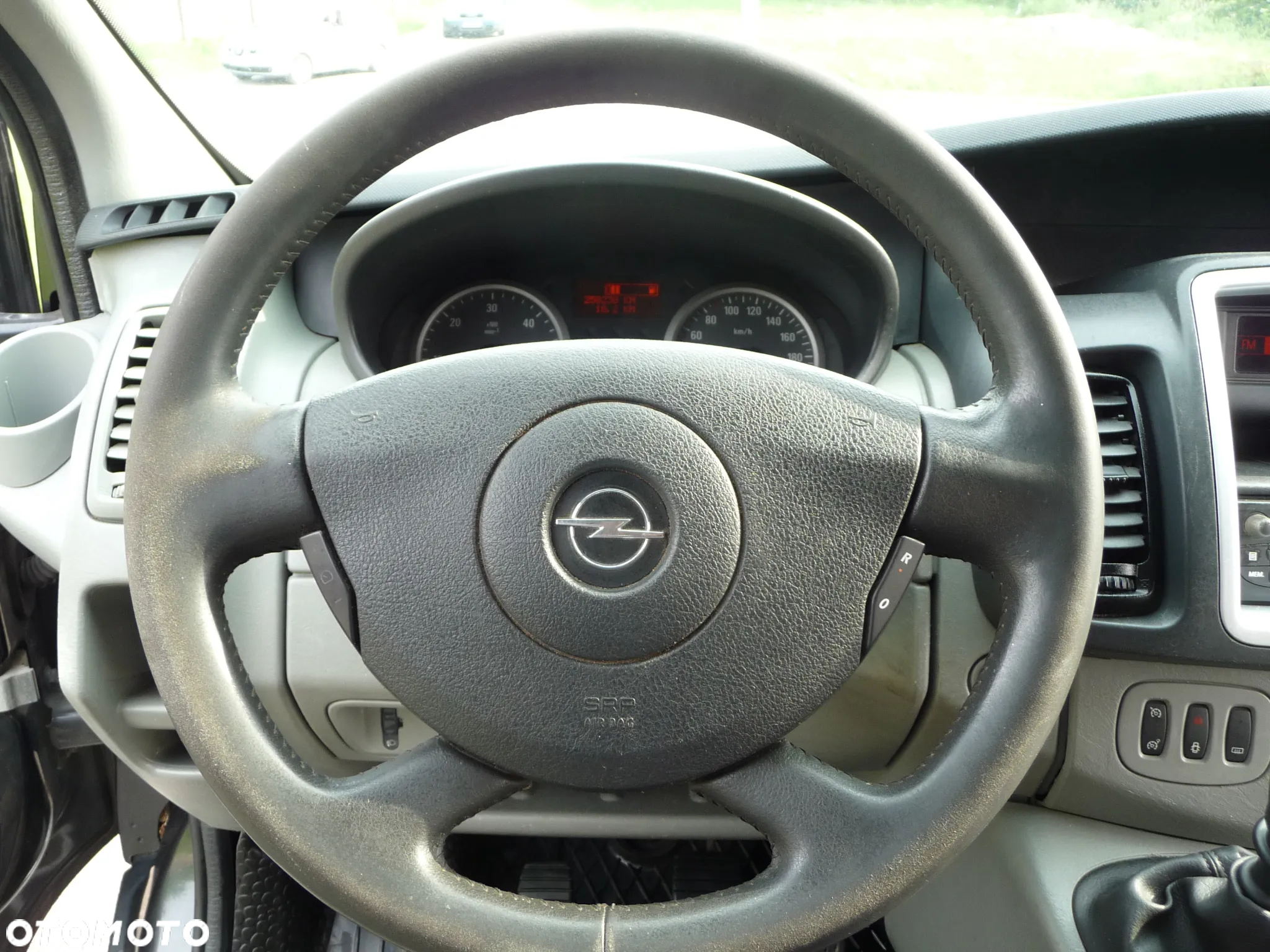 Opel Vivaro - 11