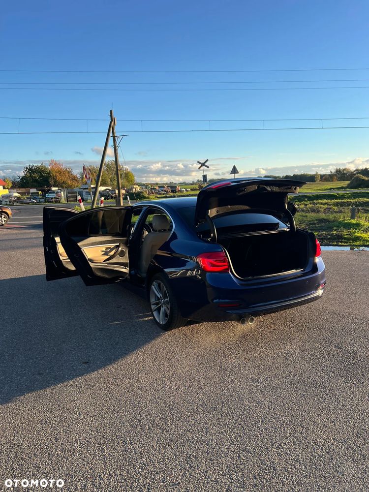 BMW Seria 3 330i - 9