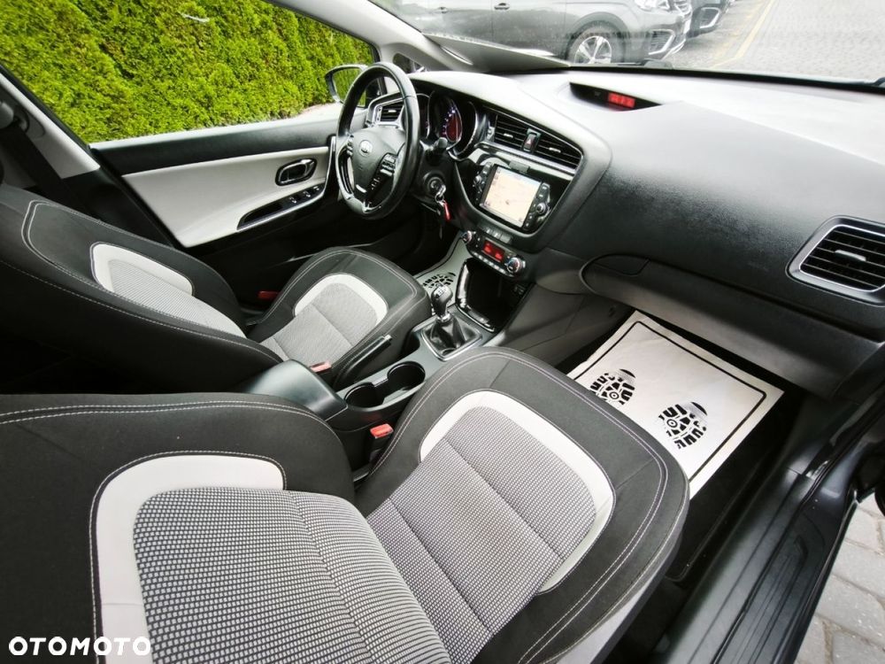 Kia Ceed - 9