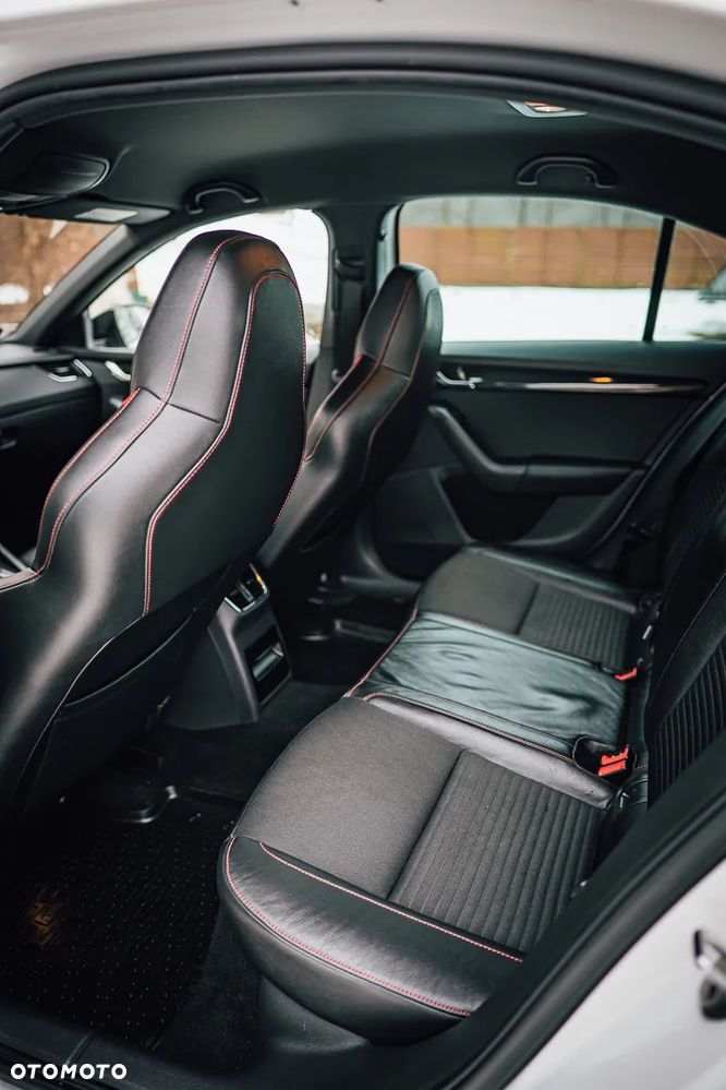 Skoda Octavia 2.0 TDI DSG RS - 30