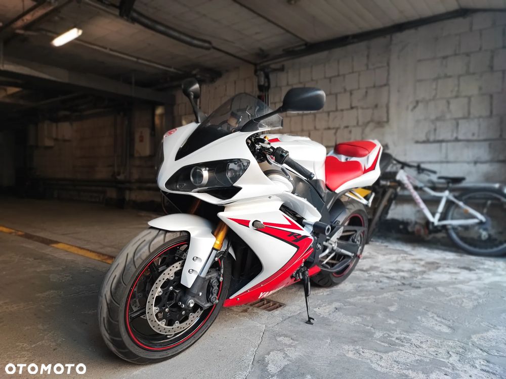 Yamaha R1 - 3