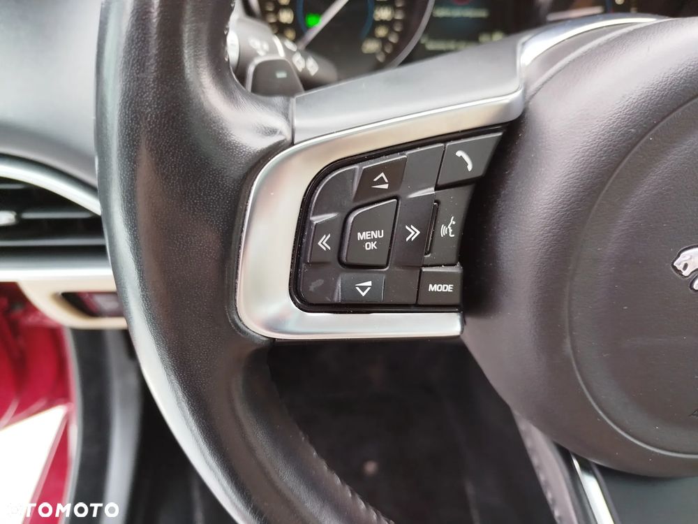 Jaguar XE 25t Prestige - 24