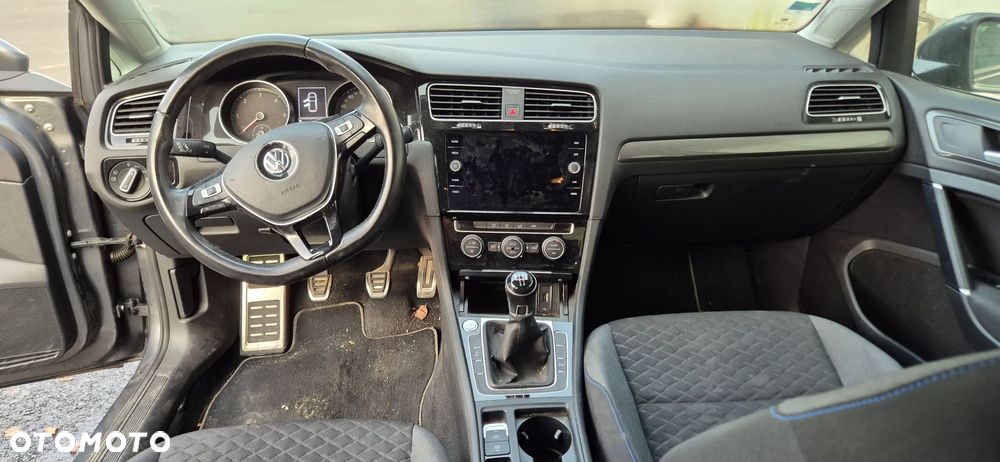 Volkswagen Golf - 30