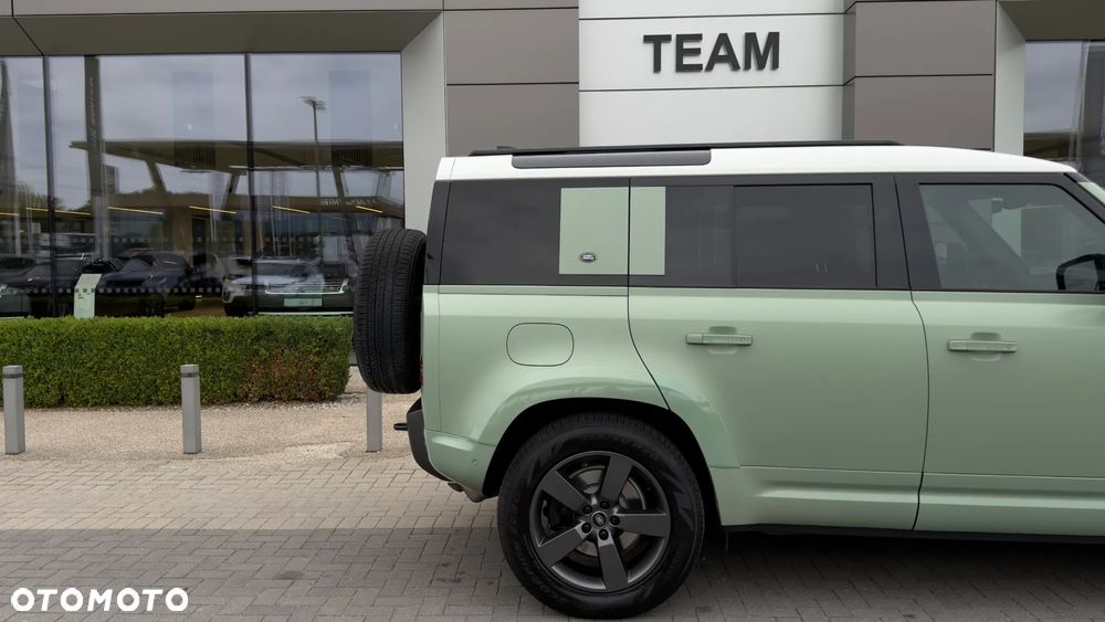 Land Rover Defender - 10