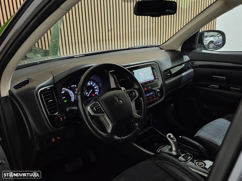 Mitsubishi Outlander 2.0 Intense Navi - 35