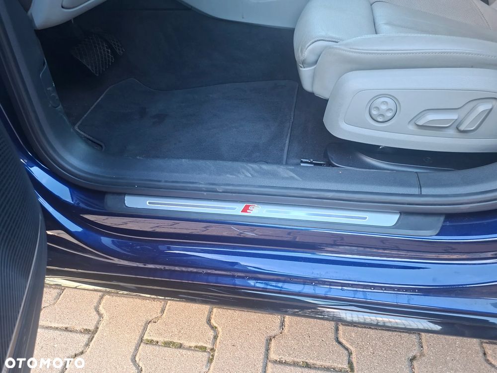Audi A4 Limousine - 12