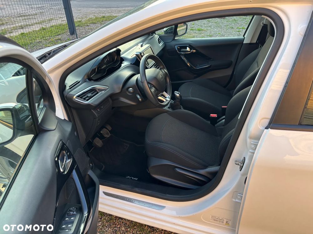 Peugeot 208 PureTech 82 Stop & Start Signature - 8